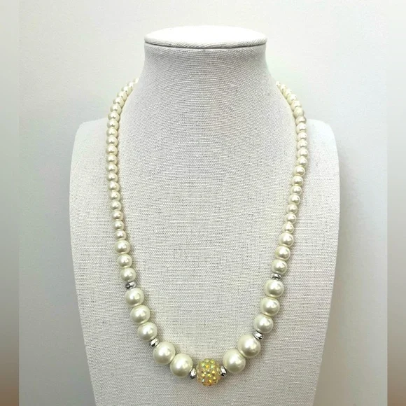 ✨ Vintage Faux Pearl Necklace - Picture 1 of 5